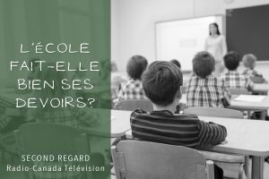 Salle de classe à l'école primaire, annonce de reportage sur l'éducation au Québec.