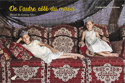 couverture de livre avec photo de deux enfants et le texte "De l'autre côté du miroir, Catherine Rondeau"