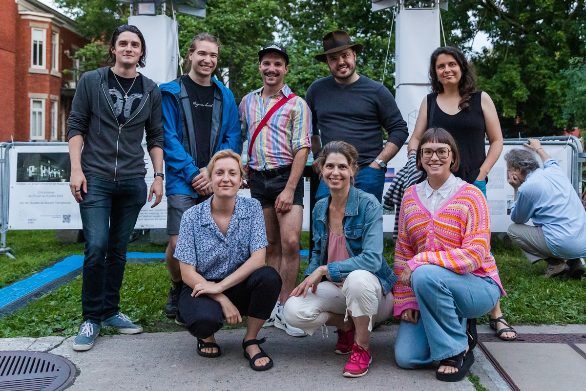 Photo d'un groupe d'artistes