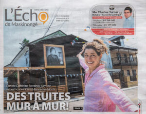 Une du journal l'Écho de Maskinongé avec pour titre : L'artiste Catherine Rondeau s'amuse sur les façades à Saint-Alexis-des-Monts DES TRUITES MUR À MUR